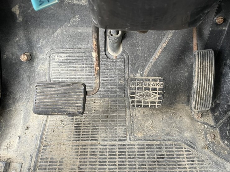 international-4900-image-30