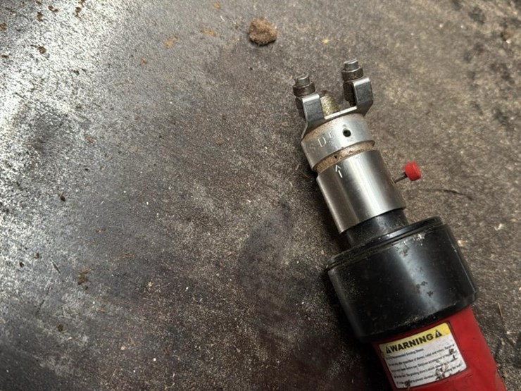 #185-•-sharpening-tool-and-transfer-pump-image-6