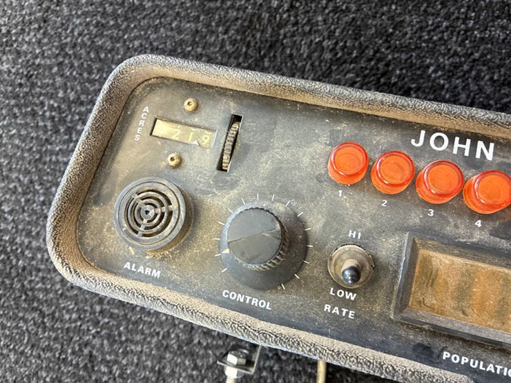 john-deere-7000-image-57