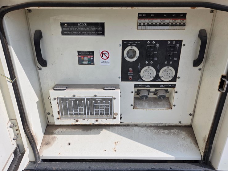 caterpillar-xq30-image-8