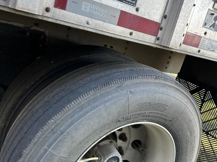 2019-wilson-livestock-trailer-image-7