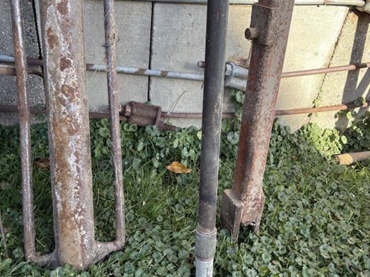 wagon-toque-&-yard-tools-image-4