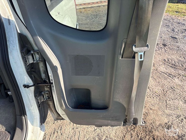 2015-nissan-frontier-image-19