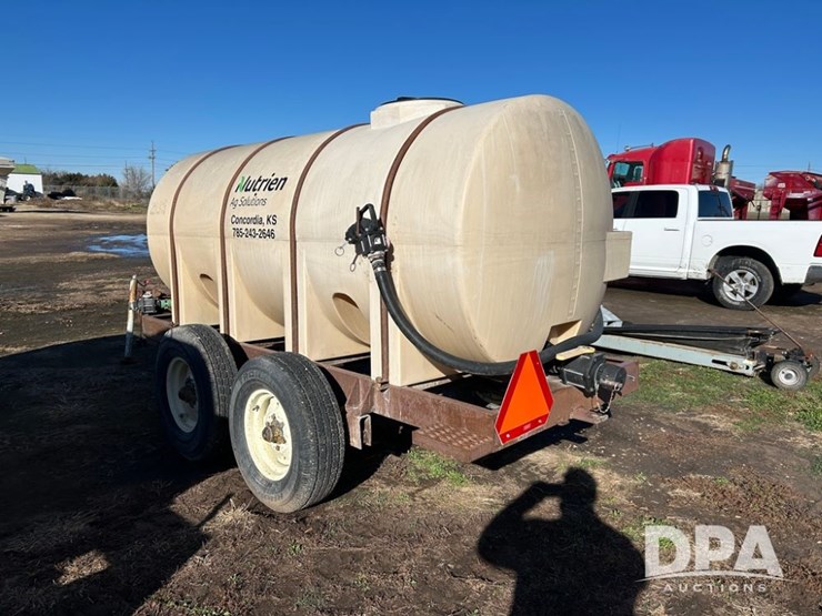 liquid-nurse-trailer-(cp1345,-tank-2133)-image-4