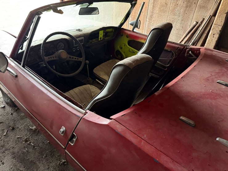 1970-fiat-spider-convertible,-non-running,-turns-over,-with-title-and-books-image-10