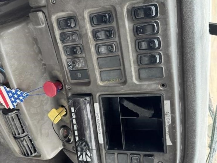 2006-mack-vision-cx612-image-14