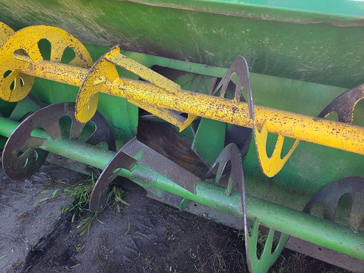 john-deere-686-image-10