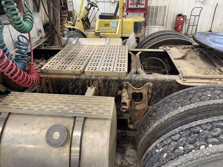 1983-international-co9670-cabover-semi-tractor,-xl-series,-400-cummins,-13-speed,-11r24.5-rears-on-s-image-20