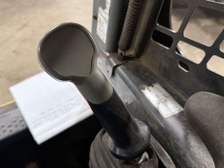 new-holland-l170-image-21