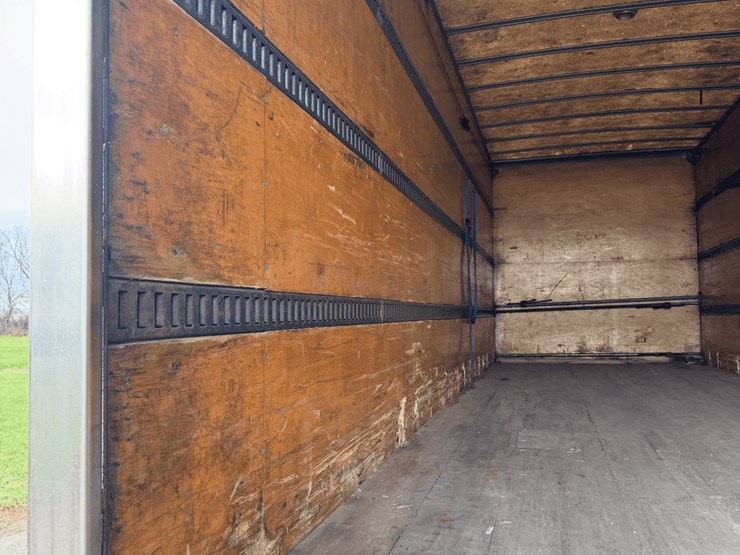 1992-international-805-box-truck,-shows-54,622-miles,-9-speed-transmission,-11r22.5-tires,-26.5’-box-image-36