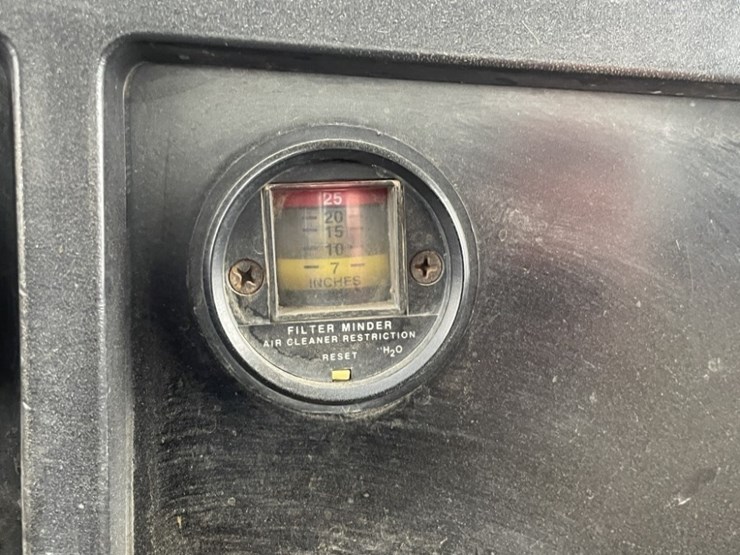 international-4900-image-34