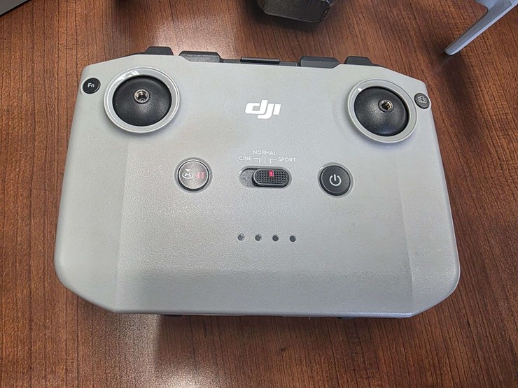 dji-mini-2-drone-with-fly-more-package,-has-3-batteries,-extra-propellers-and-tablet-holder,-only-fl-image-3