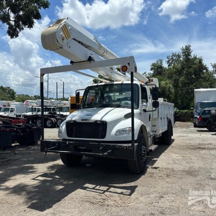 2013 FREIGHTLINER M2 106