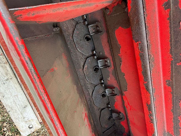 international-172-grain-drill-with-grass-seeder,-6”-spacing-with-hitch-and-hydraulic-plumbing-image-14