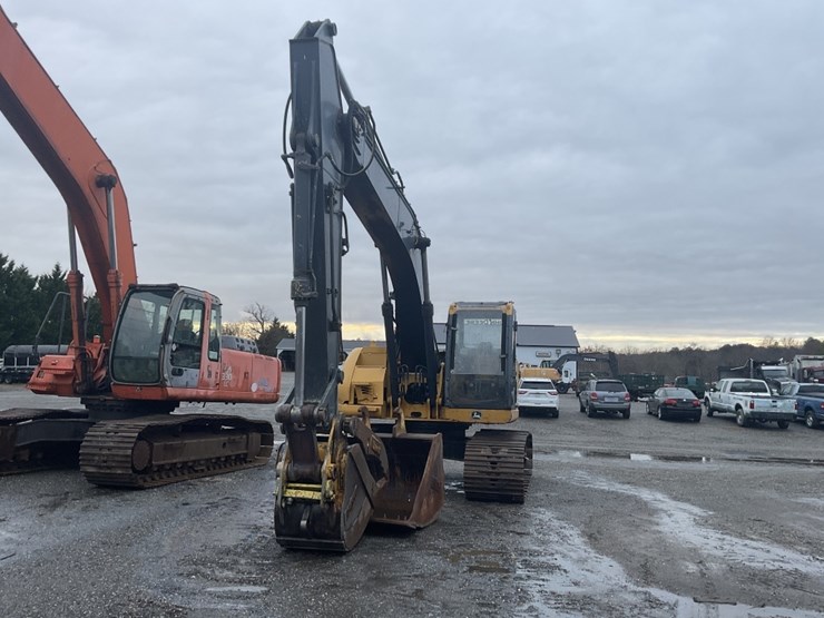 deere-225d-lc-image-2