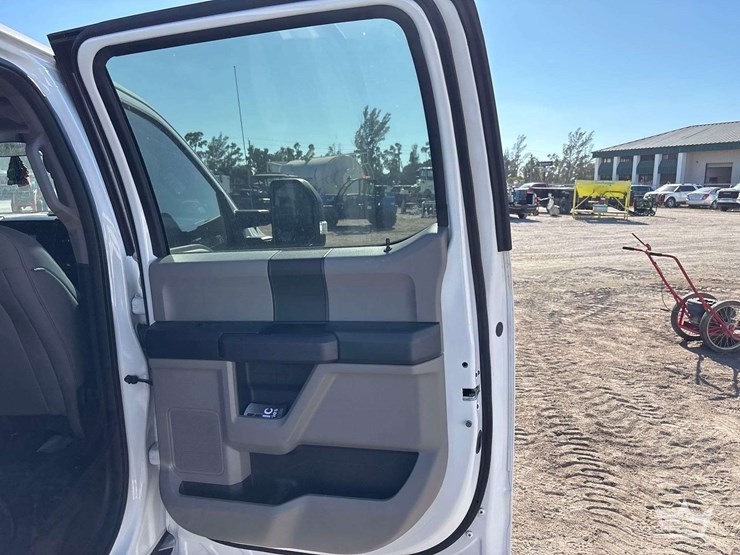 2018-ford-f-150-4x4-crew-cab-pickup-truck-image-20