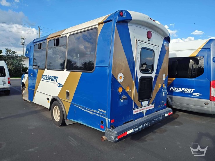 2017-ford-e450-image-4