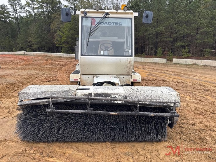 roadtec-fb-100e-sweeper-image-5