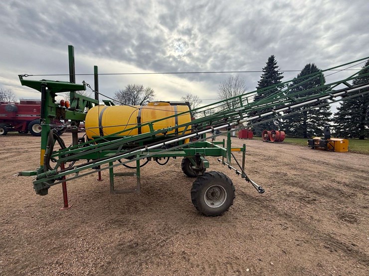 summers-90’-sprayer,-3pt-hookup,-500-gallon-tank,-5-section-shut-offs,-comes-with-controller,-wings-image-10