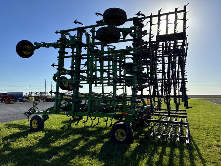 john-deere-2210-image-6