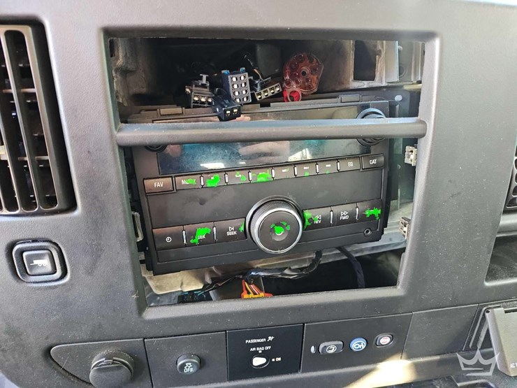 2015-chevrolet-express-2500-image-18