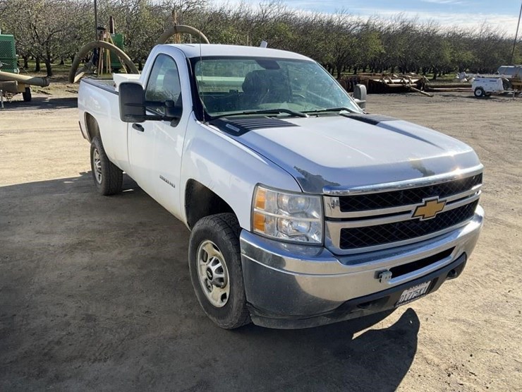 2013-chevrolet-2500-image-3