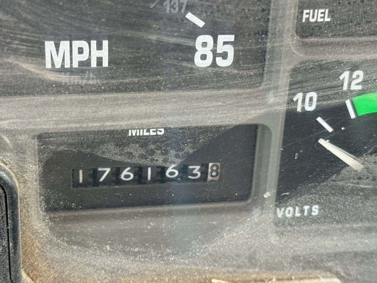 1996-international-8100-image-25