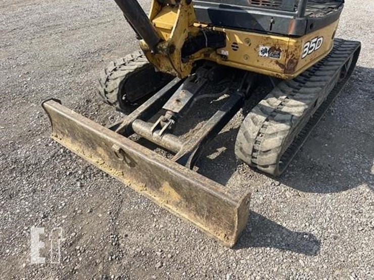 2012-deere-35d-image-8