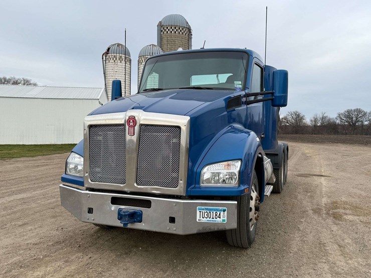 2016-kenworth-t880-image-2