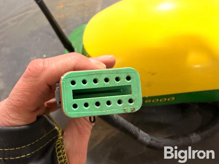 2021-john-deere-900-image-8