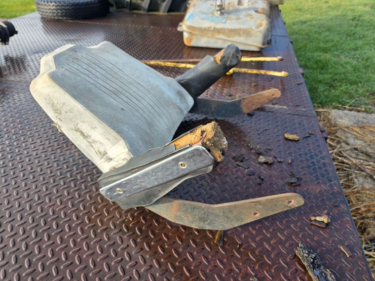 international-tomb-stone-seat-backrest,-excellent-arm-rest-chrome-image-4