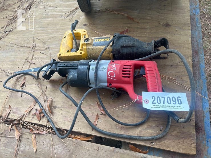 milwaukee-&-dewalt-sawzall-image-1