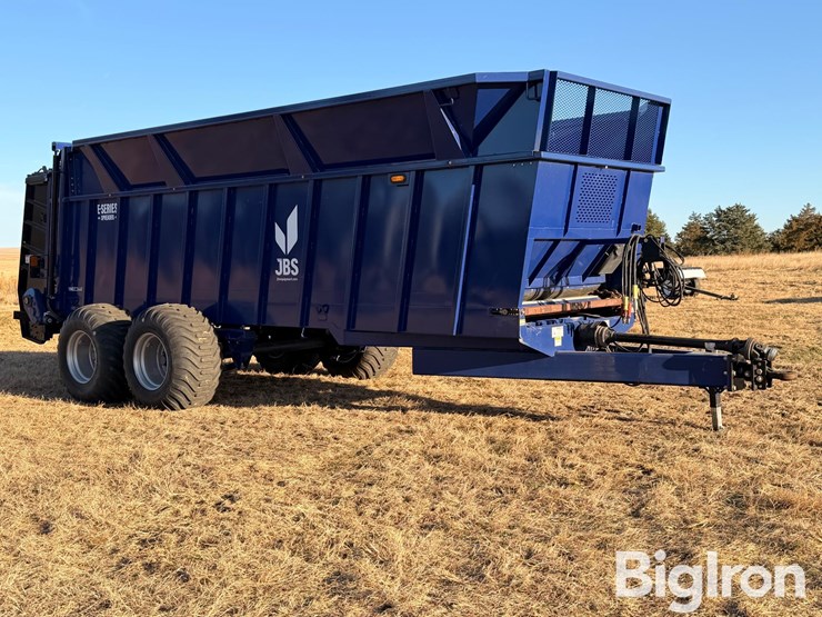 2022-jbs-vmec2448-3-t/a-manure-spreader-image-3