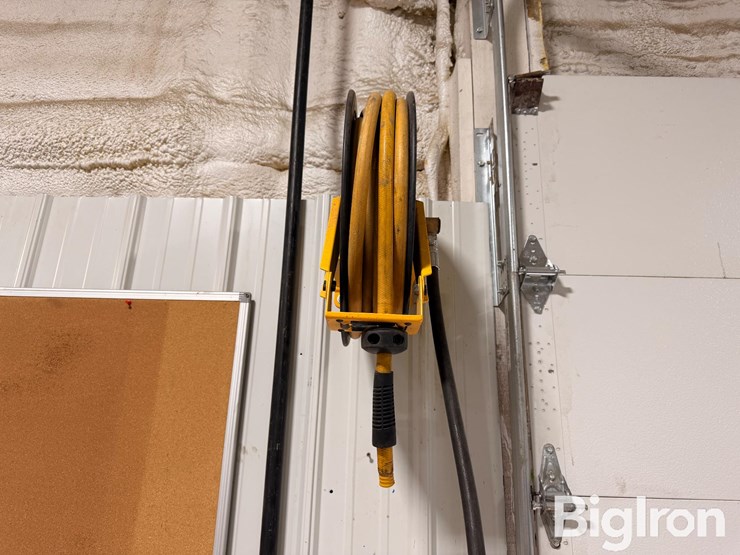 dewalt-dxcm024-0344-dbl.-arm-hose-reel-w/-1/2"-x-50'-premium-hose-image-4