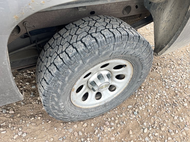 #1125-•-2013-chevrolet-silverado-pickup-truck-(has-mn-title)-image-8