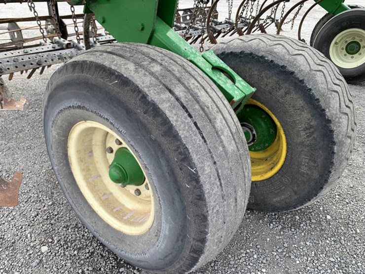 john-deere-2210-image-10