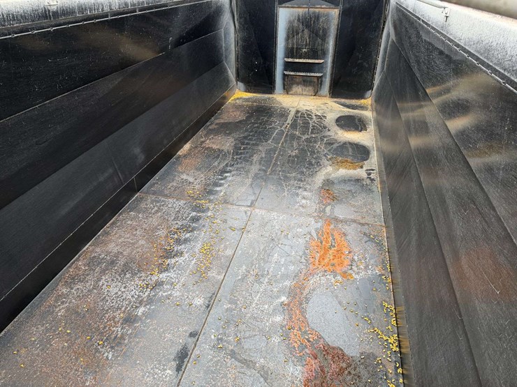 2006-freightliner-columbia-grain-truck,-549,000-miles,-8-year-old-box,-eaton-speed-shift-10-speed-tr-image-46