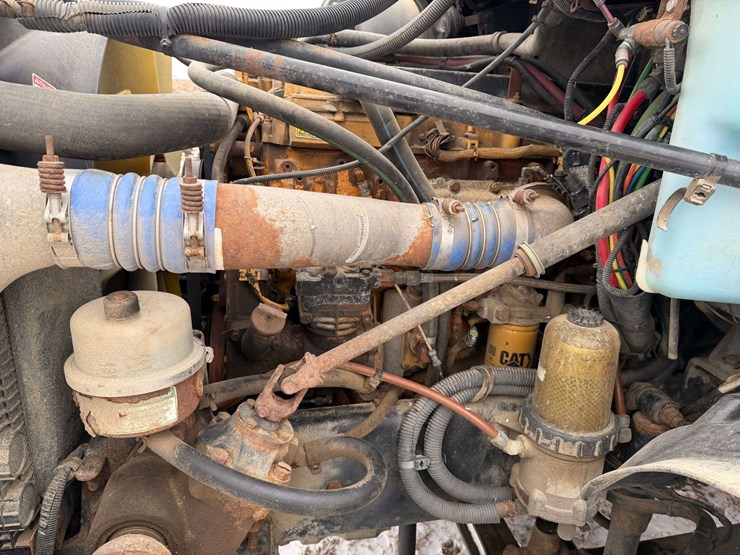 2006-freightliner-columbia-grain-truck,-549,000-miles,-8-year-old-box,-eaton-speed-shift-10-speed-tr-image-66