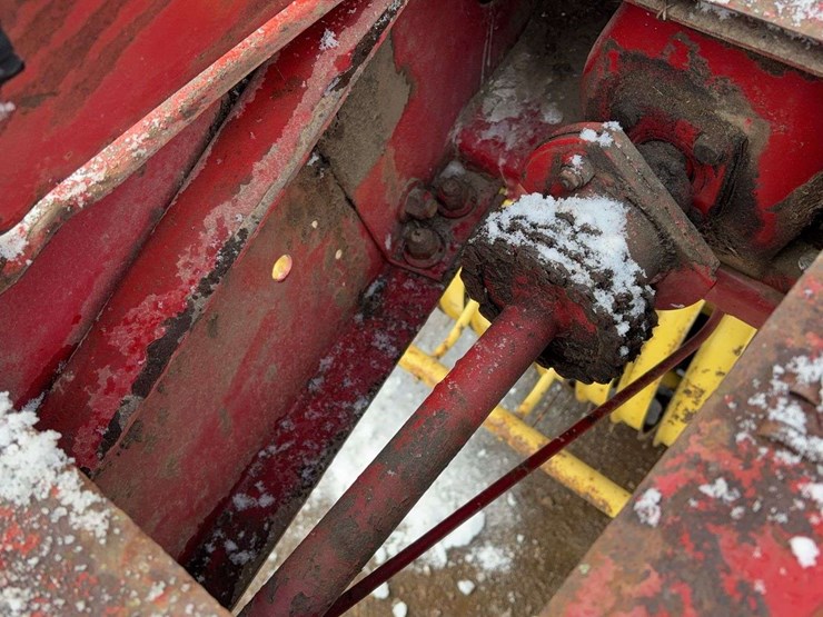 new-holland-855-image-20