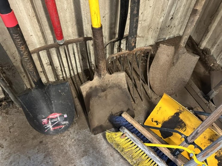 #151-•-brooms-and-shovels*-image-4