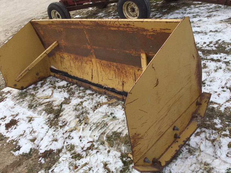 #4577-•-quick-attach-snow-pusher-image-1