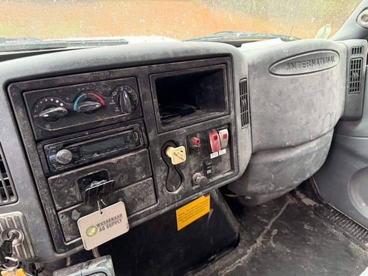 2004-international-durastar-4400-image-27