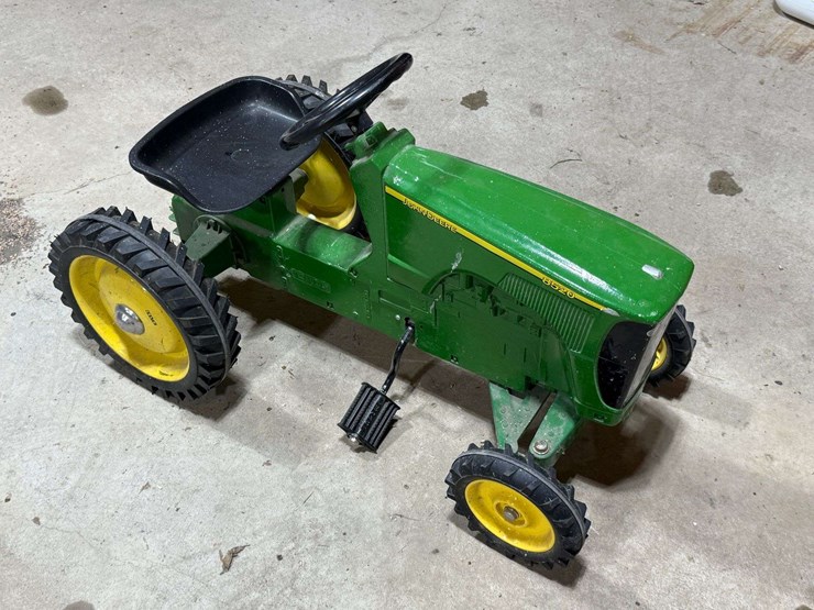 john-deere-pedal-tractor-with-8520-stickers-image-1