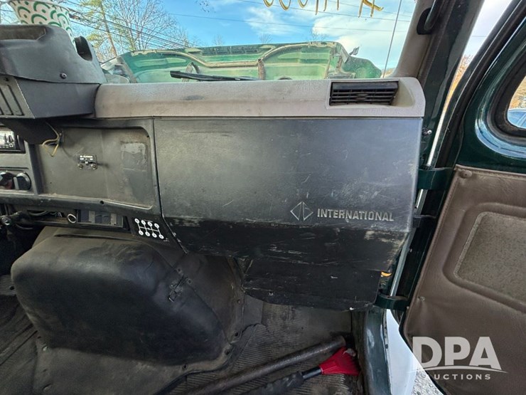 international-4700-image-71