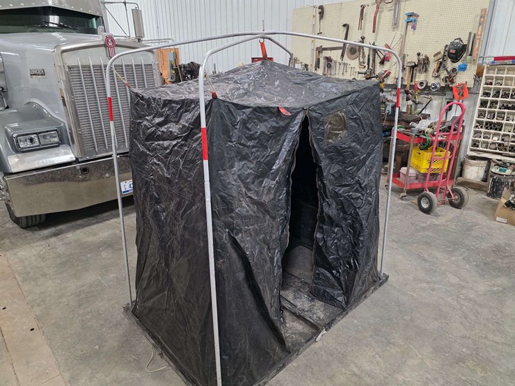 like-a-mankato-portable-fish-house,-4’-x-6’,-1-fishing-and-1-spear-hole-with-furnace-vent-image-9