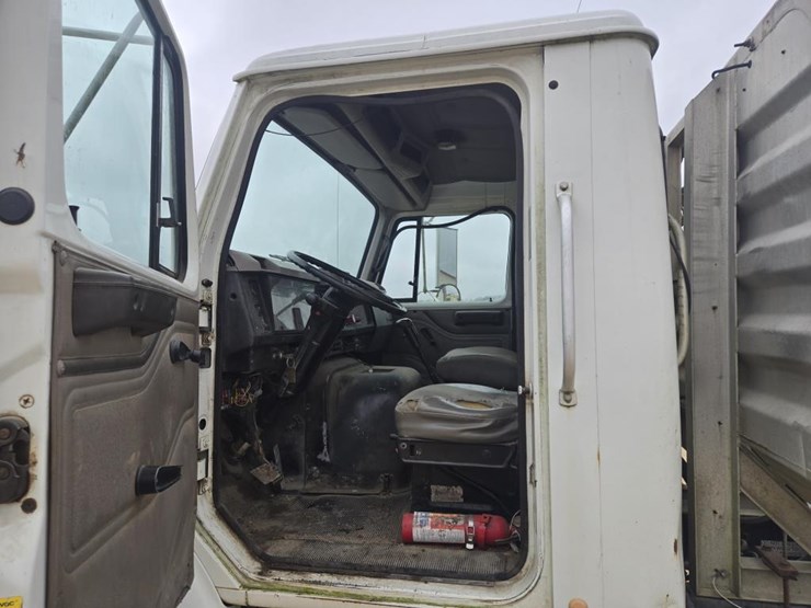 2000-international-8100-image-17