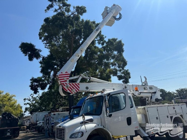 freightliner-m2-106-image-5