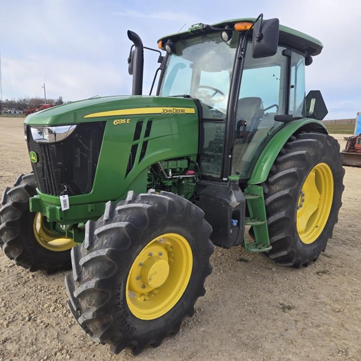 JOHN DEERE 6135E
