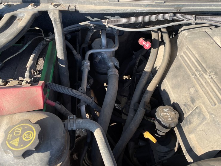 #1127-•-2013-chevrolet-silverado-pickup-truck-(has-mn-title)-image-26