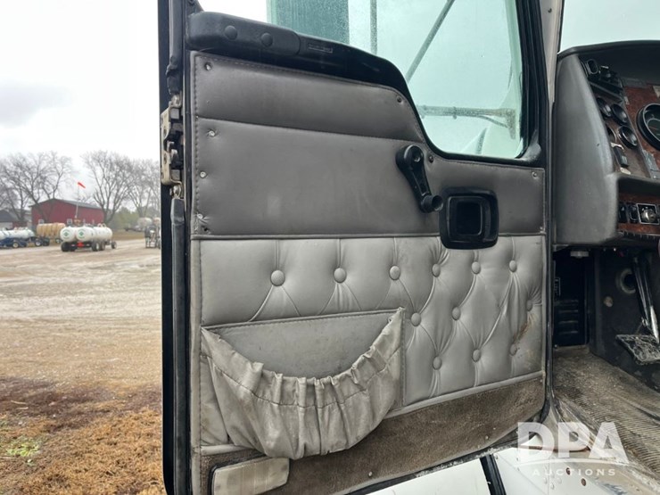 2005-kenworth-t800-image-39